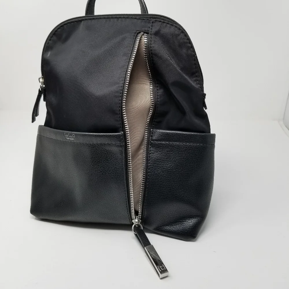 TUTILO New York Black Backpack One Shoulder 5 pocket Size 10X11 Inches FLAW
